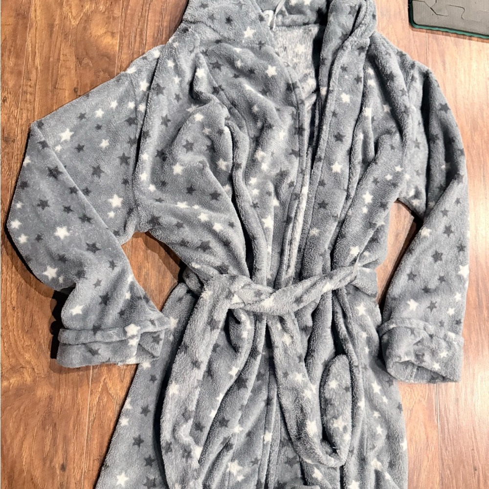 Cozy Star Patterned Gray Robe - Picture 2 of 5